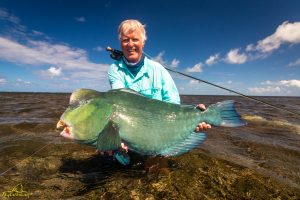 Fly fishing for Bumphead Parrotfish in Seychelles